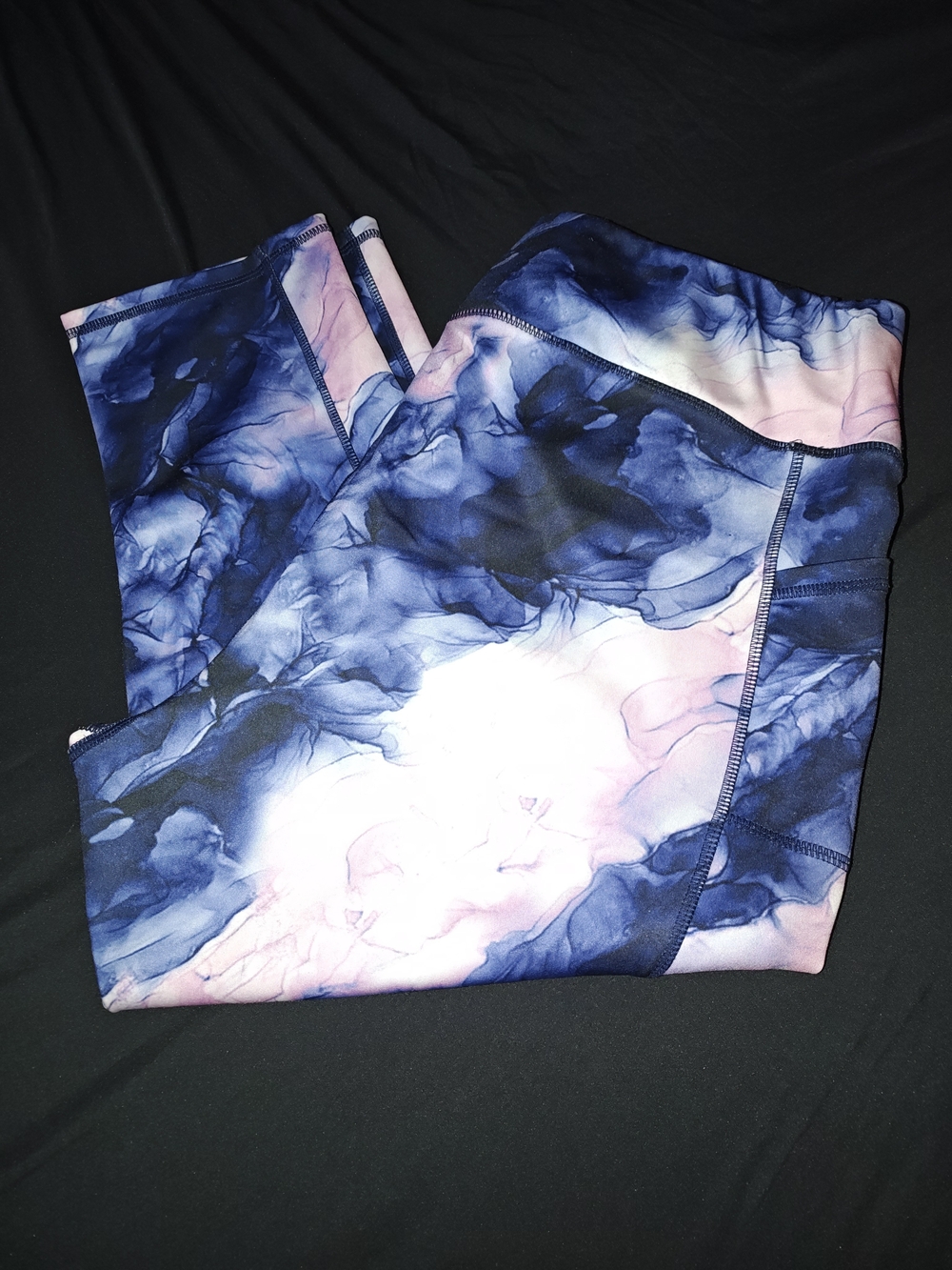 Woman's Marble Capri leggings
